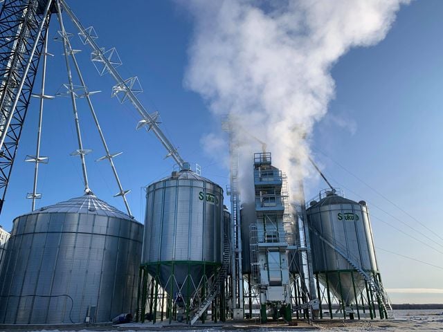 2414 Mixed Flow Dryer_Cedar Brook Farms_Jarvie Alberta_Mark Feitsma